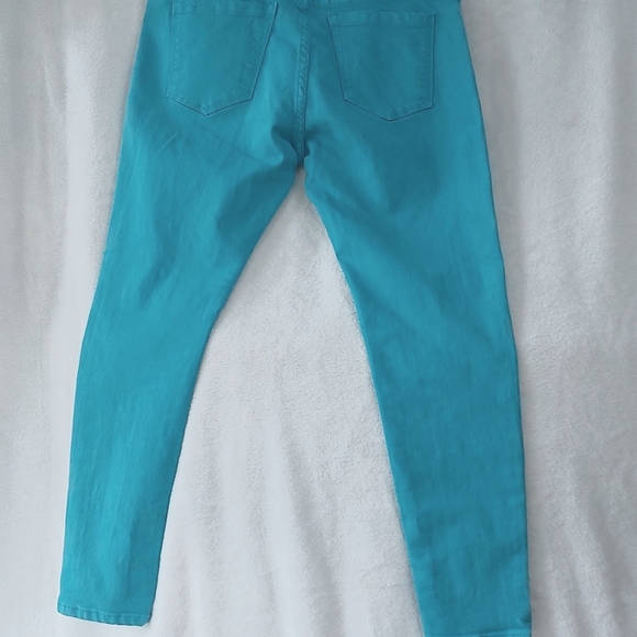 BlankNYC Stretch Skinny Jeans in Sky Blue! - Picture 3 of 7